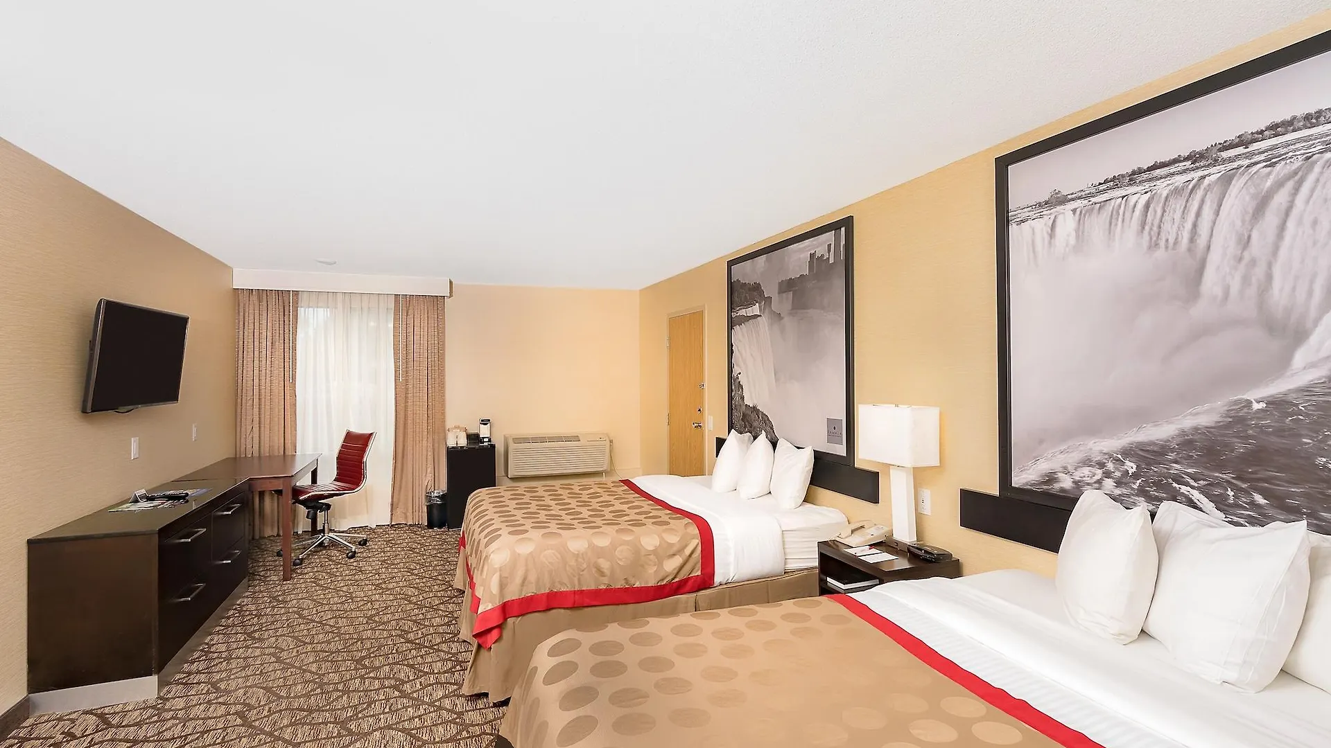 Hotel Ramada By Wyndham Niagara Falls Near The Falls
