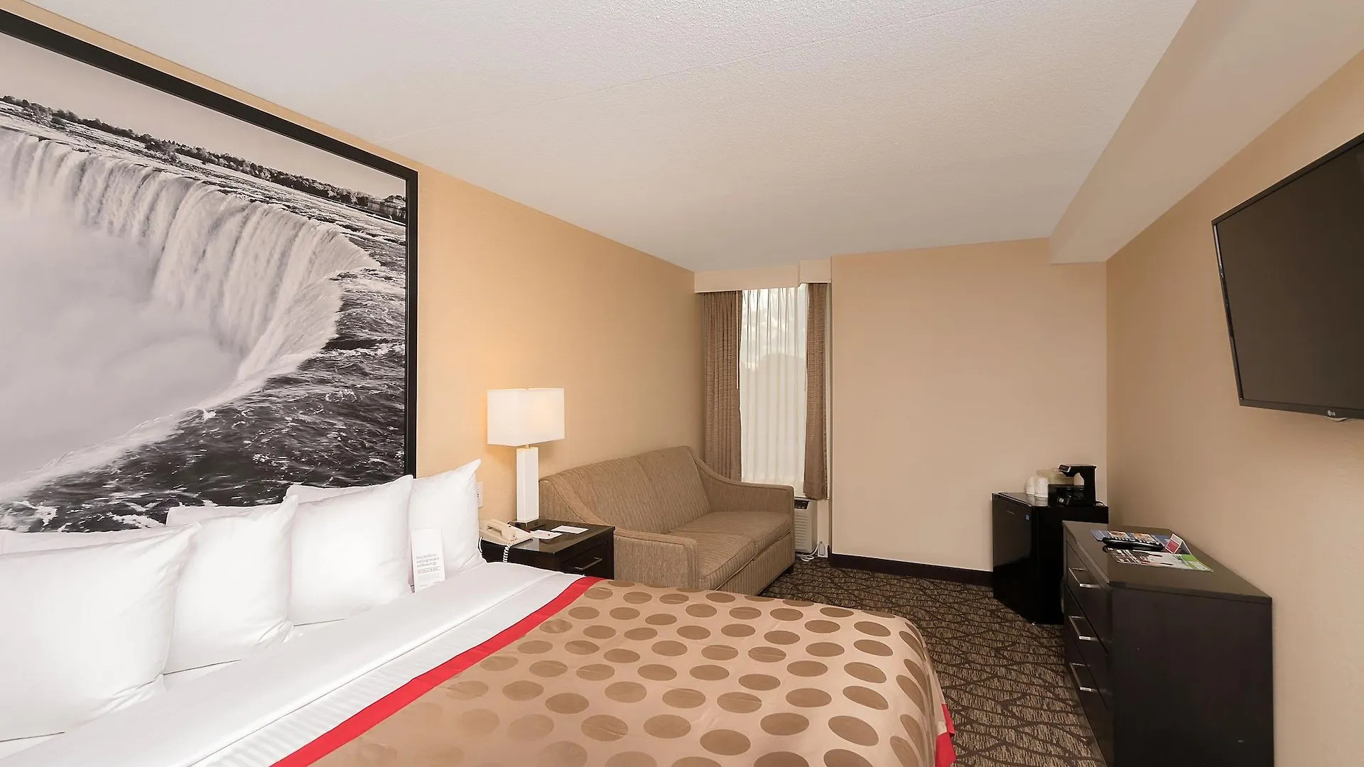Ramada By Wyndham Niagara Falls Near The Falls 3*,  Canada