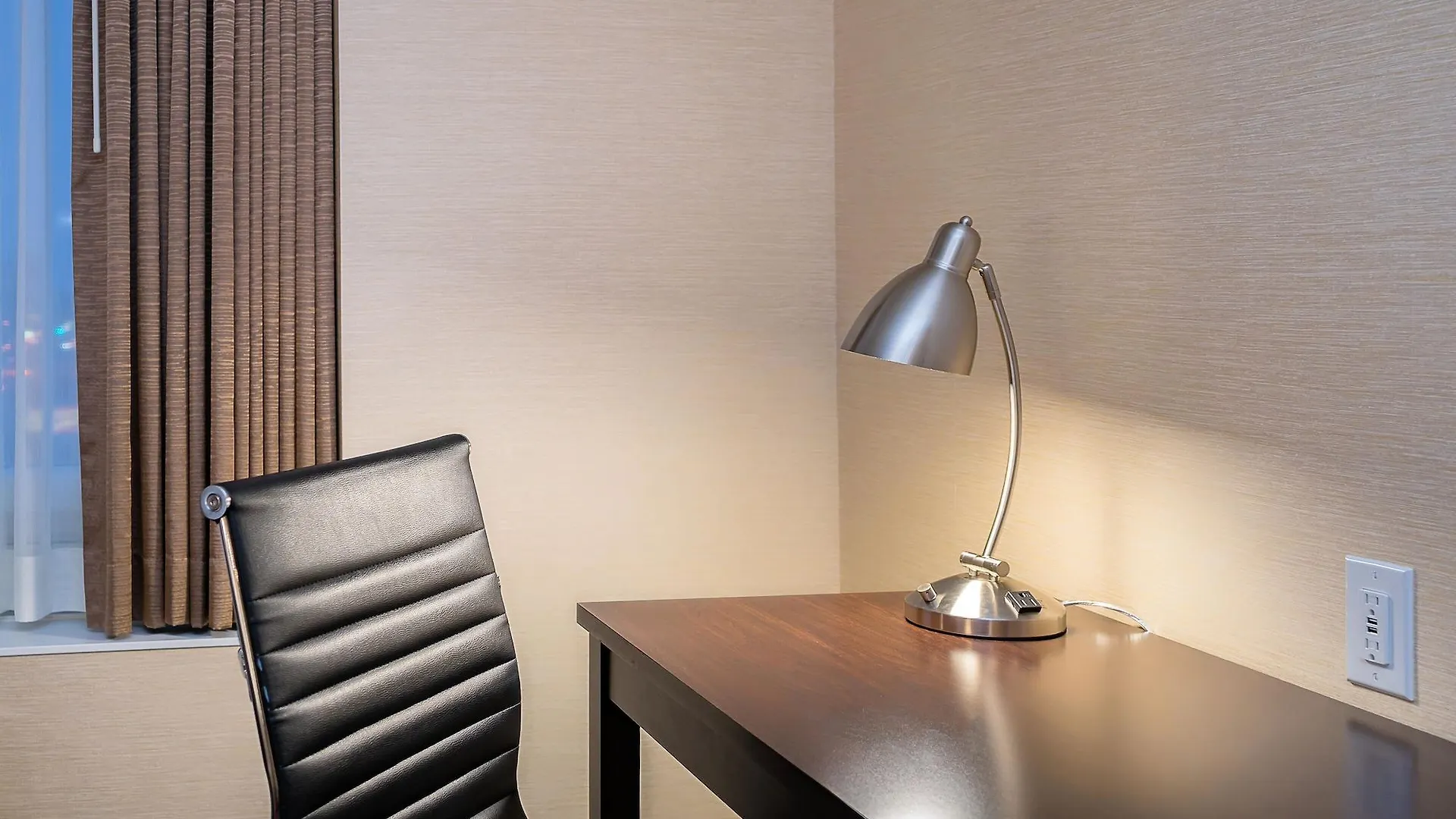 Hotel Ramada By Wyndham Niagara Falls Near The Falls
