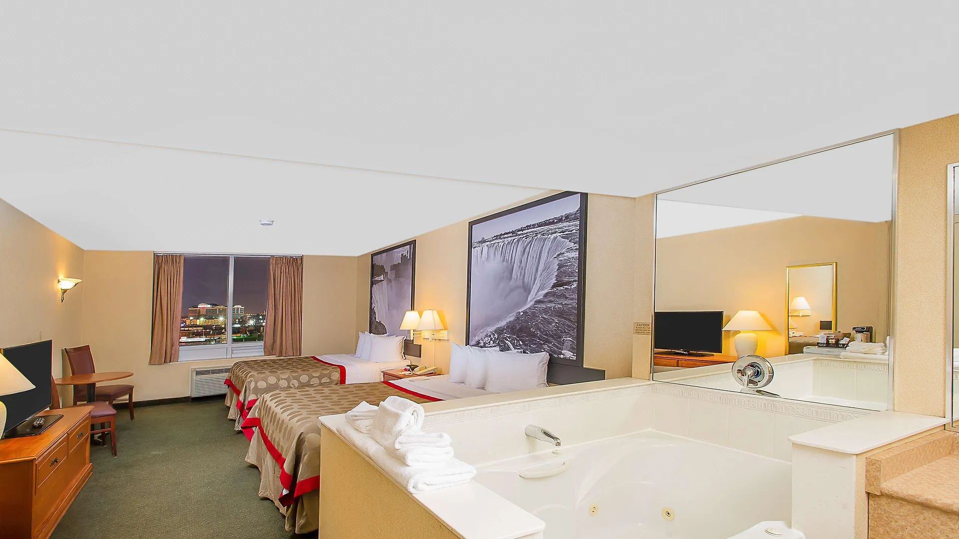 Ramada By Wyndham Niagara Falls Near The Falls Hotel