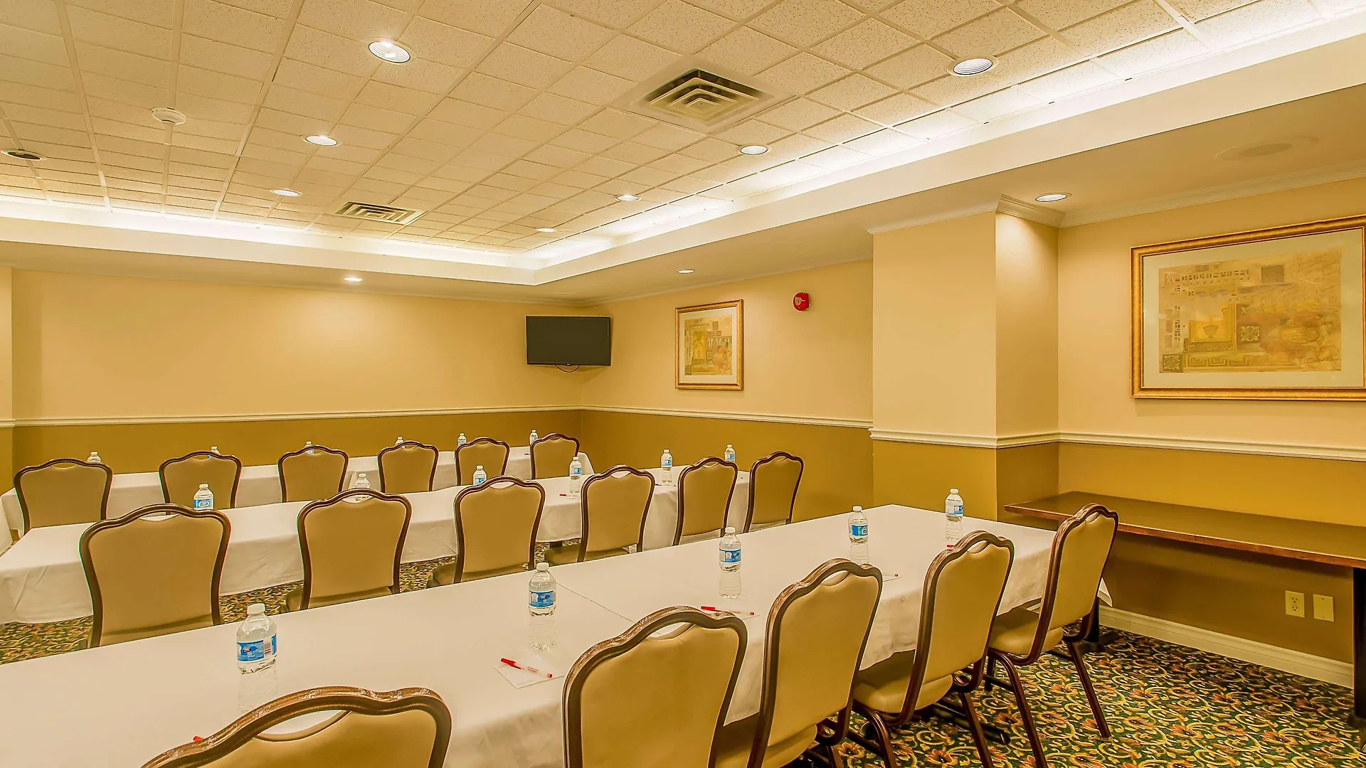 *** Hotel Ramada By Wyndham Niagara Falls Near The Falls Canada