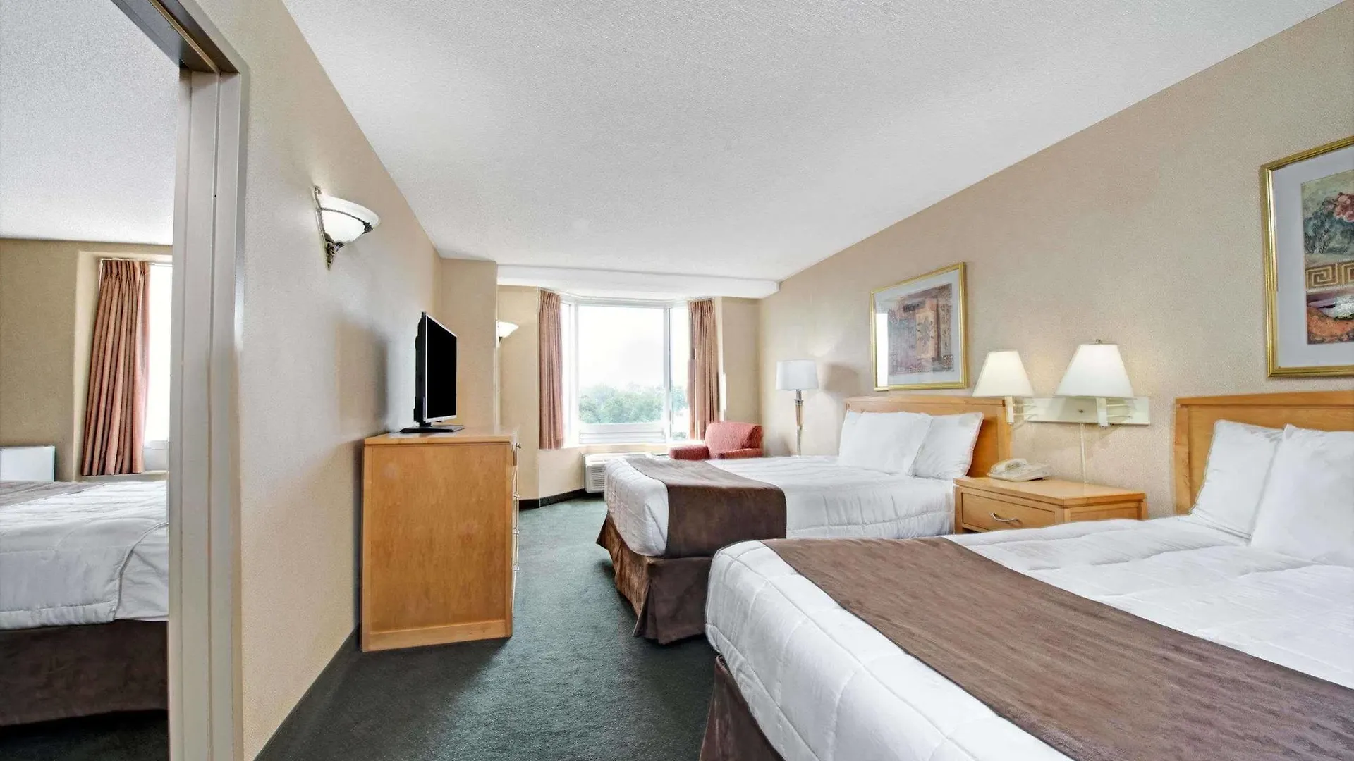 Ramada By Wyndham Niagara Falls Near The Falls Hotel