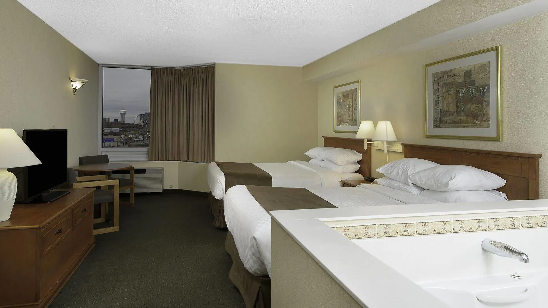 Ramada By Wyndham Niagara Falls Near The Falls 3*,  Canada