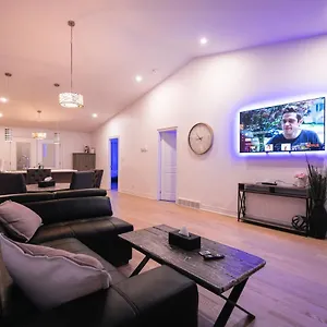 5 Beds On The Rapids - 5 Mins To The Falls Holiday home
